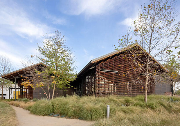 LEED Consulting for the development of a multibuilding performing arts and dining complex. The project includes The Barn, a 6,500-square-foot dining hall; a 3,132-square-foot faculty dining hall, and a large, 2,000-square-foot campus meeting room.