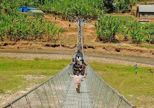 A new suspension trail bridge in rural Rwanda is helping more than 4,430 people safely reach schools, health care, markets, and government services. 