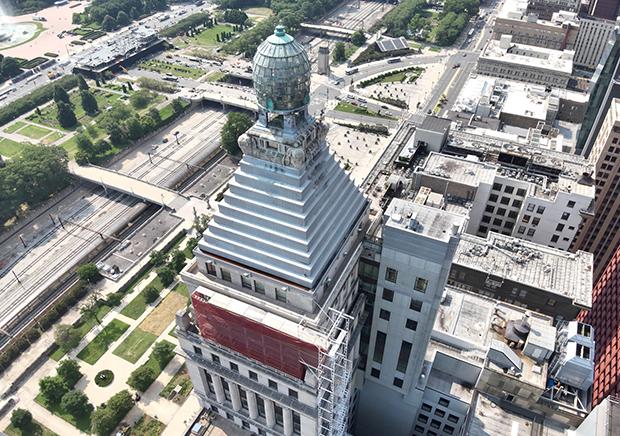 Metropolitan Tower, 310 S. Michigan Avenue in Chicago, Illinois.