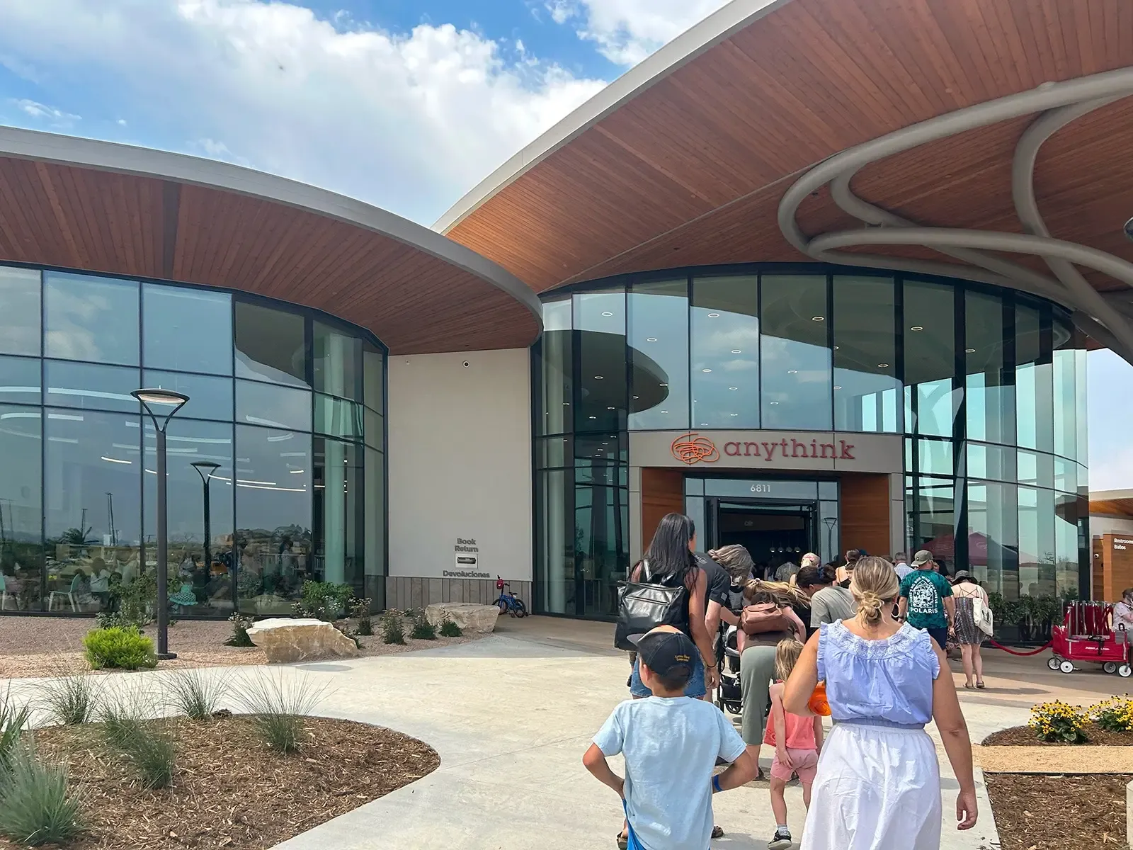 Conceived as a place that would help people find their place in nature, the Anythink Nature Library’s form is rooted in a nature-centered design. Its sweeping, curved forms were inspired by the landscape of the Colorado plains.