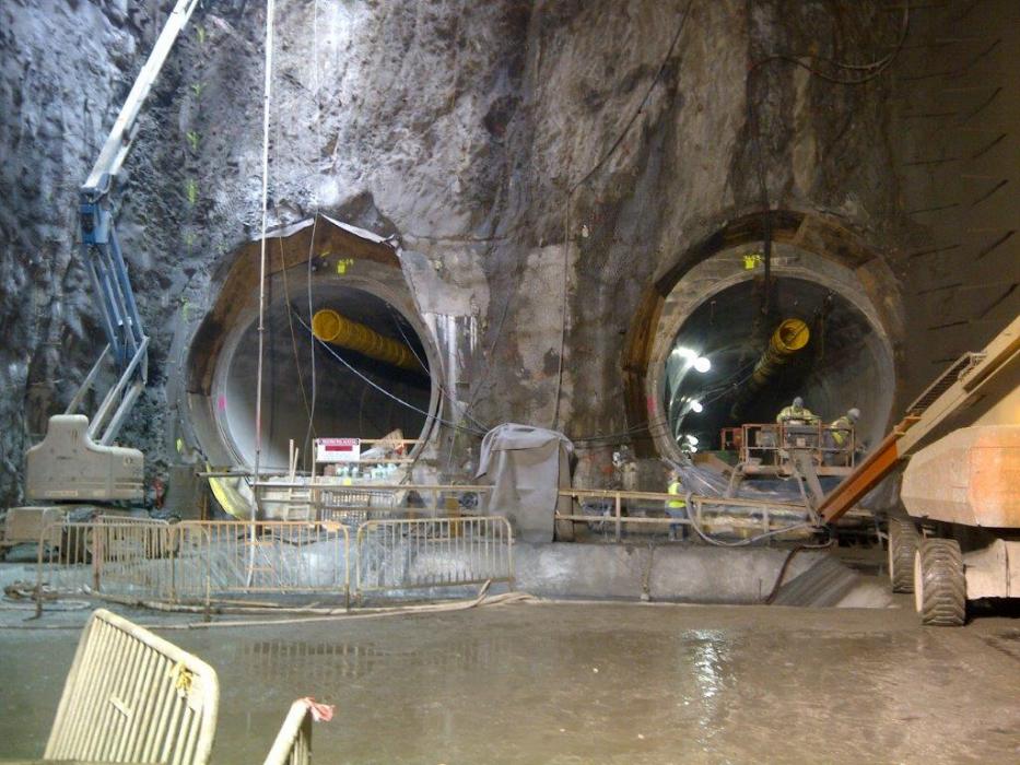 Second Avenue cut-and-cover construction (92nd to 94th), TBM tunnel interface, New York, New York. 