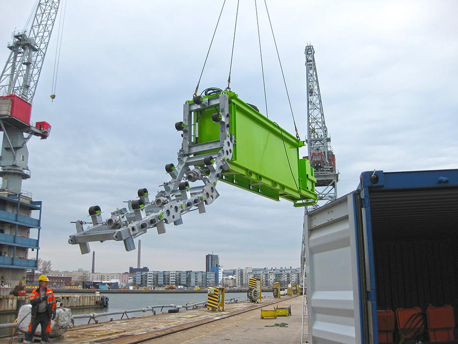 Deployment of airgun array configured to conform with a ship’s hull profile.