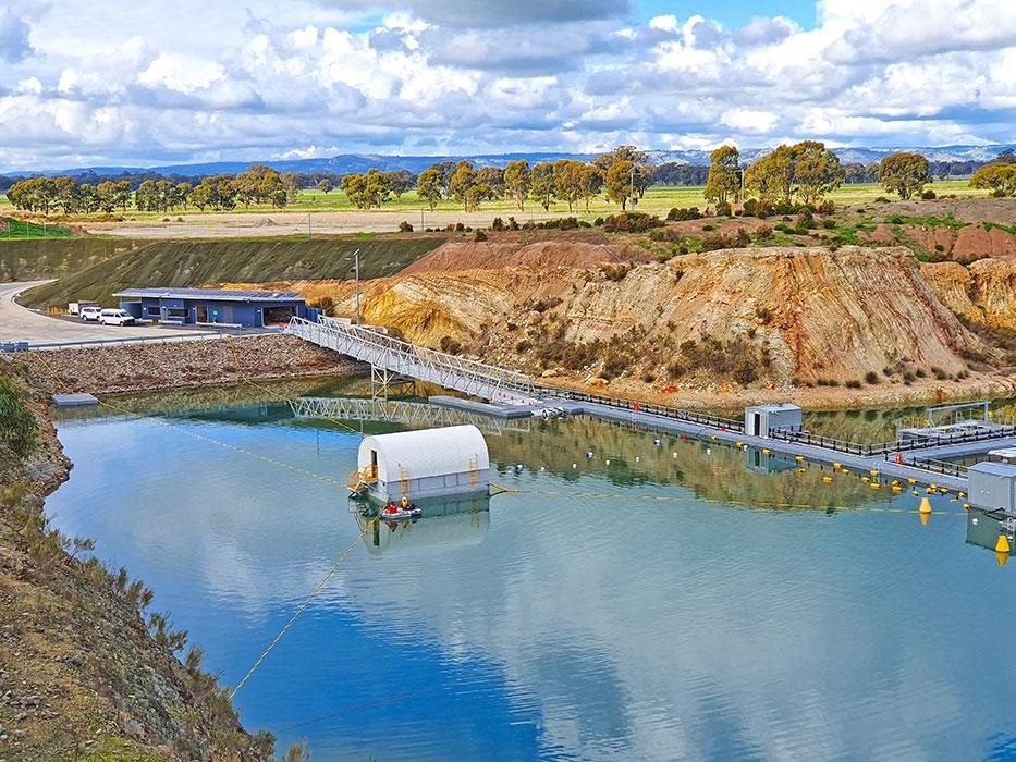 Thornton Tomasetti-led heavyweight barge testing using airguns at Defence’s underwater explosive test facility in collaboration with DNE and DSTG. We position the barge at the facility in preparation for the explosive commissioning trials.