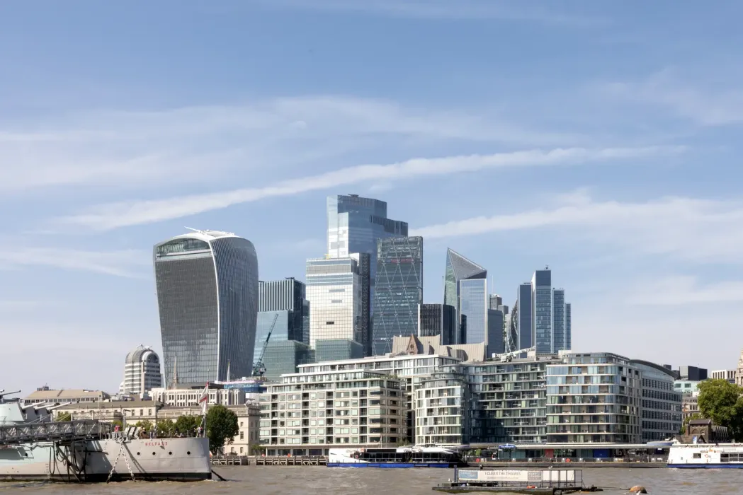 The massing of the building and its façades was carefully developed in response to the site context and the proximity of the Tower of London, a UNESCO World Heritage site.