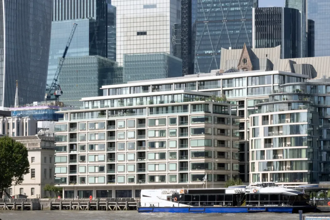 Alongside the glass, highly insulated architectural precast and Portland Roach stone cladding give the building a sense of solidity.