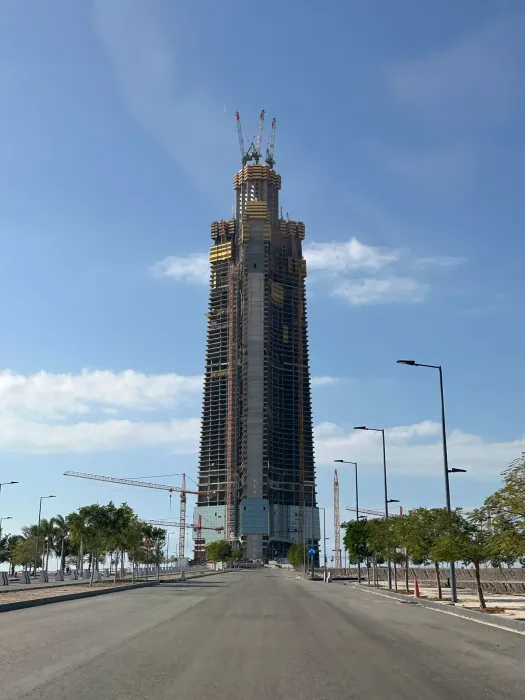 Approaching 80 floors in 2025, Jeddah Tower continues its ascent toward the 1-kilometer mark.