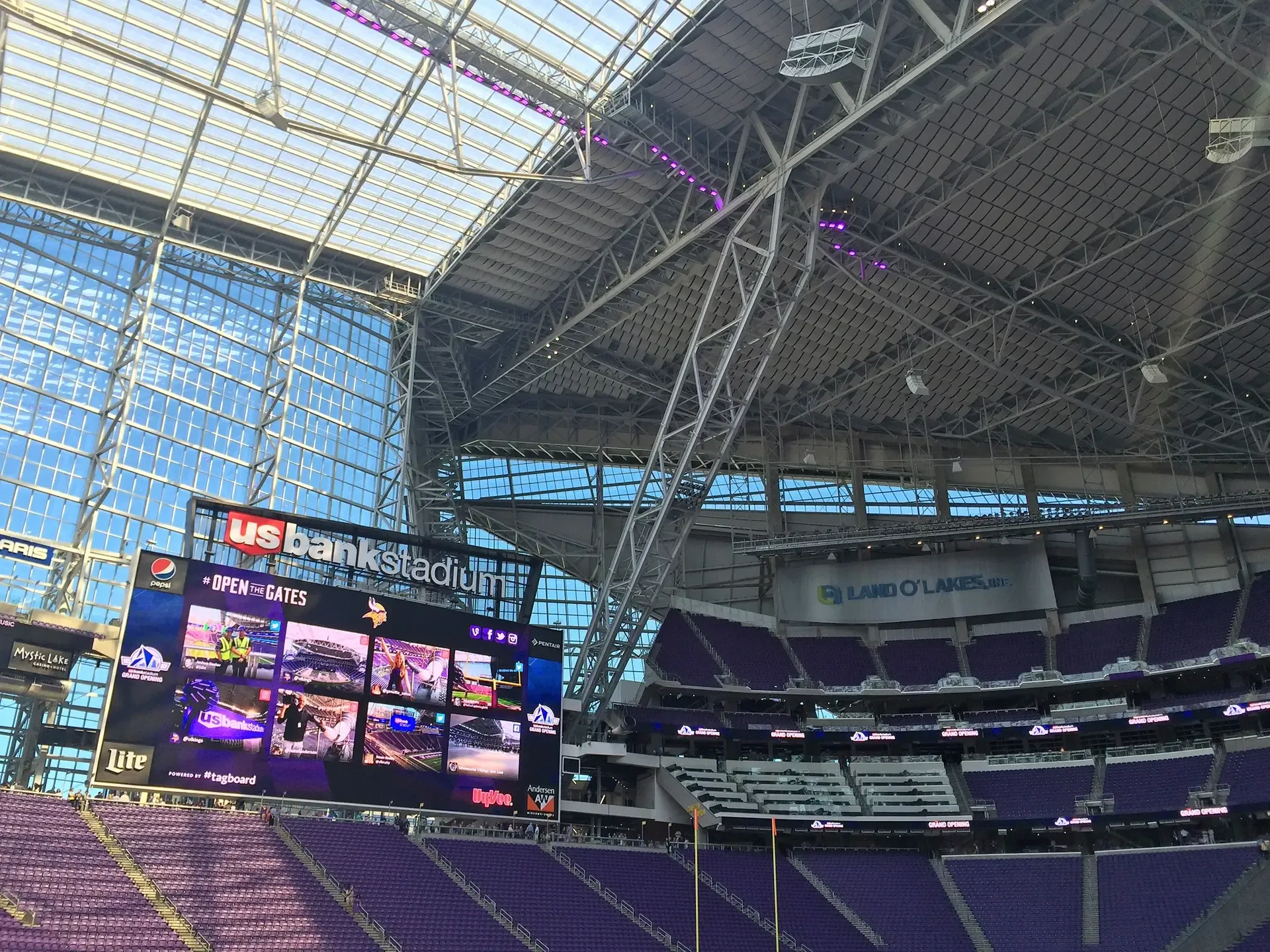 Thornton Tomasetti expert R. John Aniol co-authored a paper on the structural design and delivery of U.S. Bank Stadium in Minneapolis, focusing on the steel structure supporting the stadium’s transparent roof and the collaboration required to bring the complex long-span design to life. 