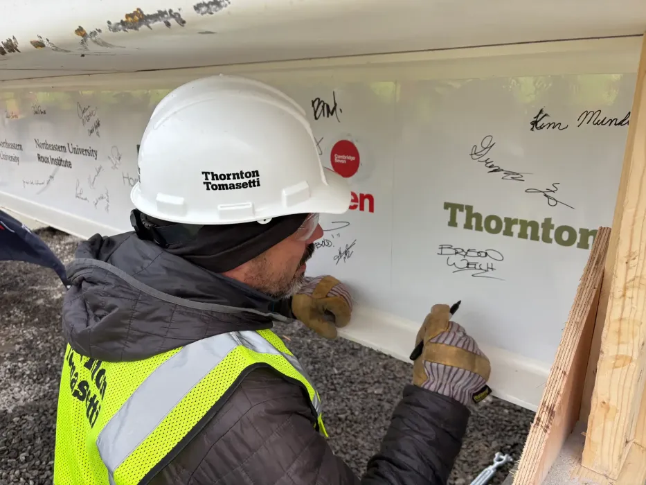 The curved building features an oceanside cantilever sloping 14 degrees from its base and a two-story mass timber structure at the west end. 