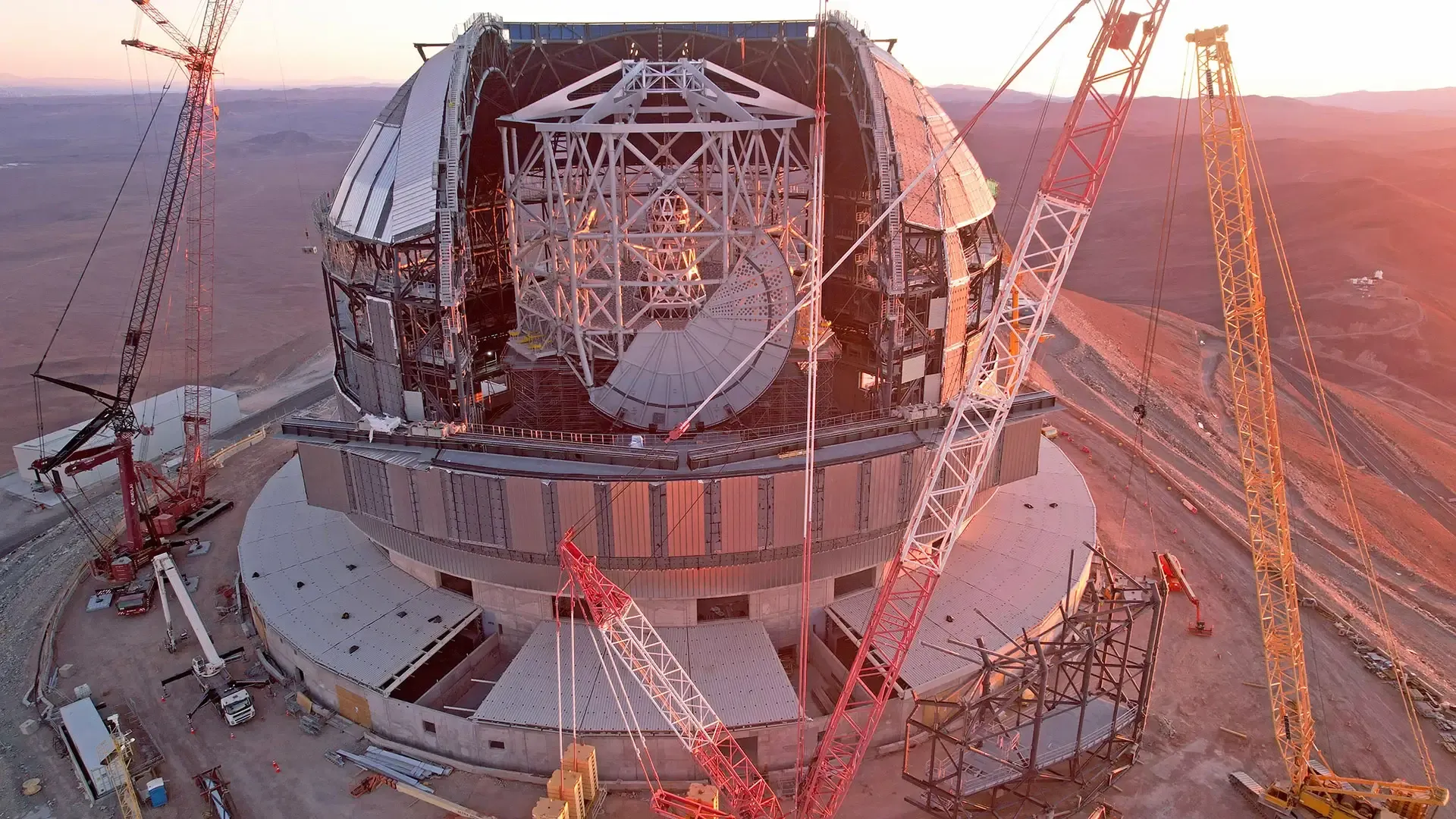 The project demanded far more than conventional perimeter protection. During construction, the site faced repeated security incidents involving equipment theft and threats to personnel safety.  