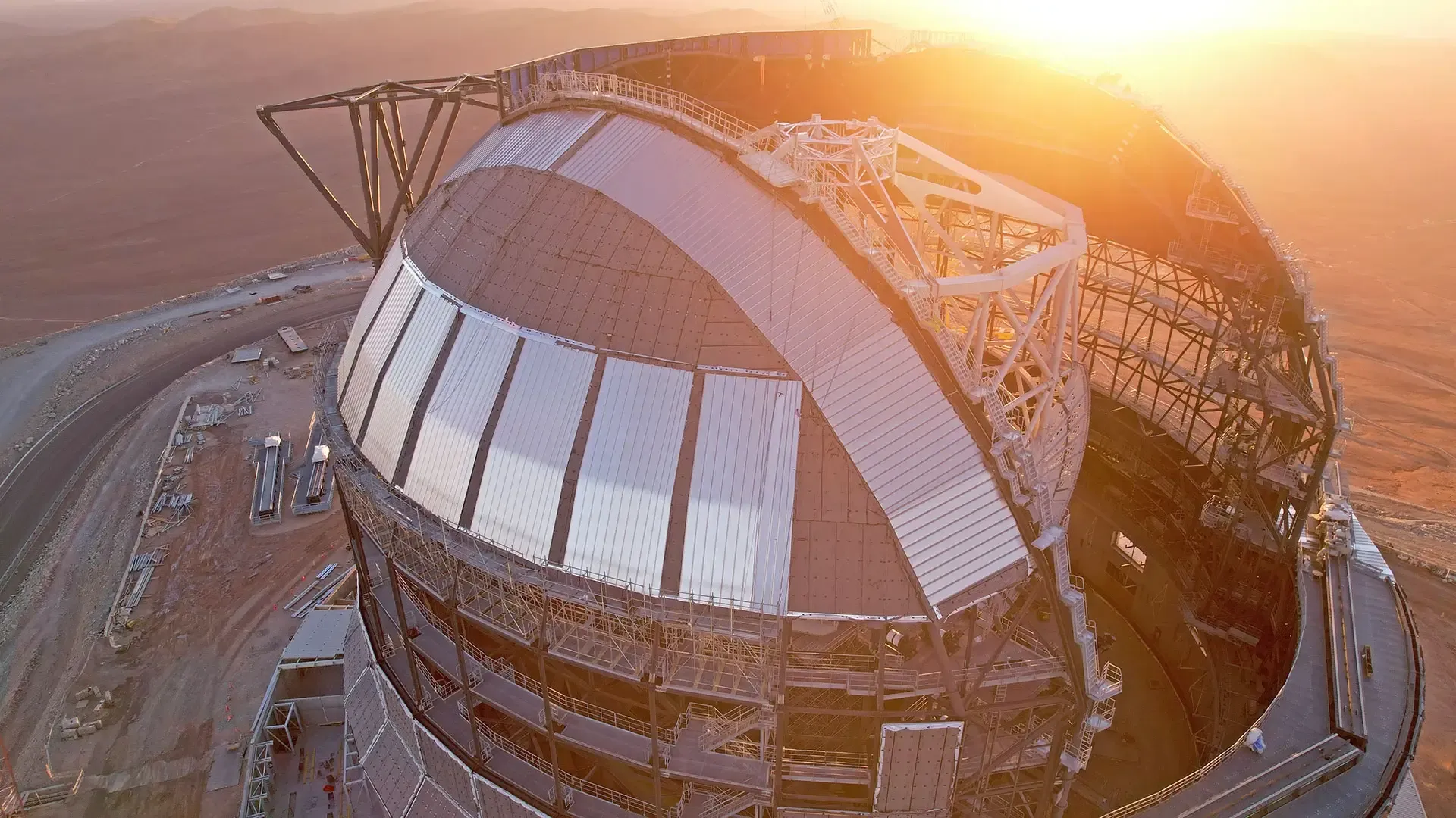 At more than 3,000 meters above sea level, the site’s remote location naturally limits access, but it also creates major challenges for monitoring, emergency response, and day-to-day operations.