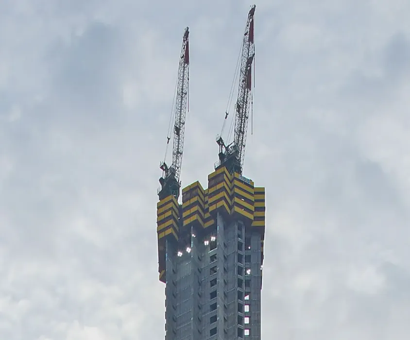 The structural system is simplicity itself – without columns, outriggers, floor beams, spandrel beams, and vertical transfers.