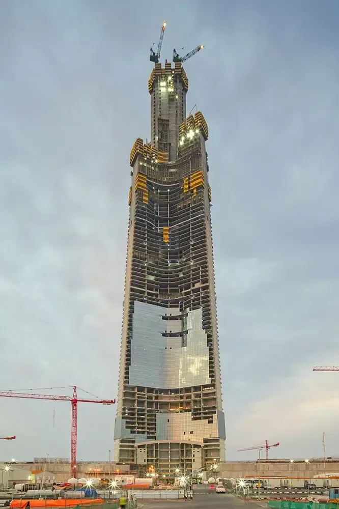 Located in Saudi Arabia, the tower is now nearing the 104th floor and is set to become the world’s tallest building and the first man-made structure to reach one kilometer in height. 