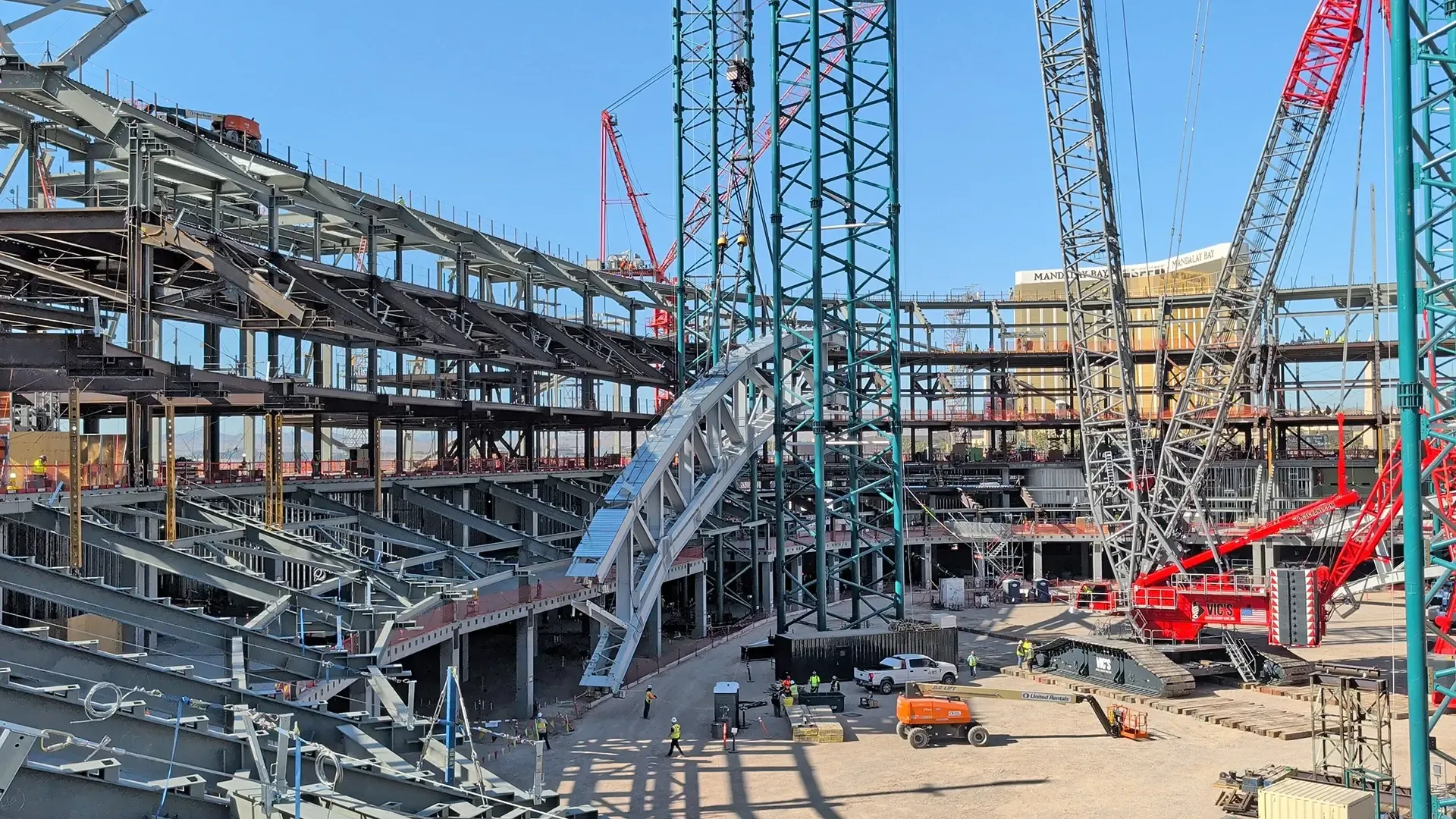 The stadium’s long-span roof features five overlapping curved surfaces designed to look like baseball pennants, supported on freestanding steel arch trusses that will span nearly 700 feet across the playing field. 