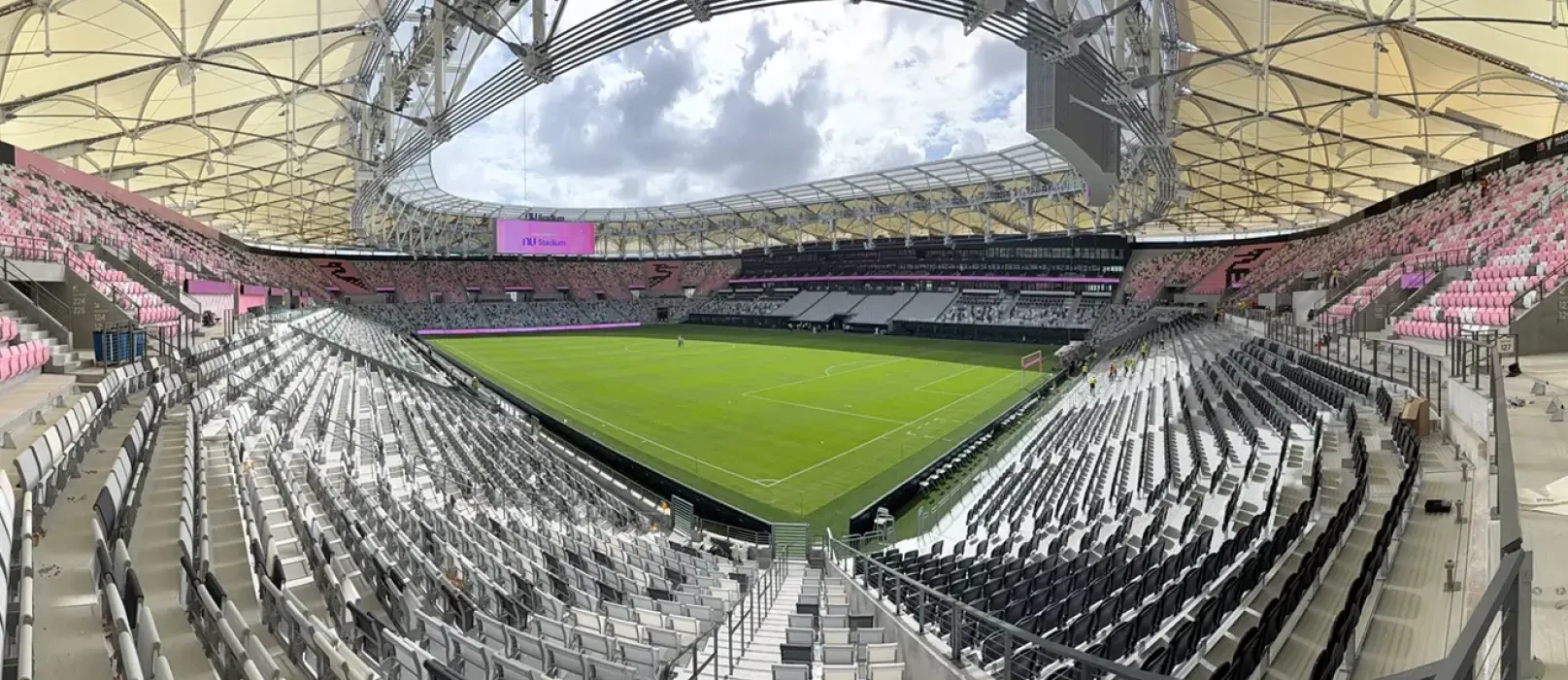 We provided integrated structural and façade engineering, façade access design, and Advanced Project Delivery™ (APD) services to design architect Manica and architect of record Arquitectonica. 