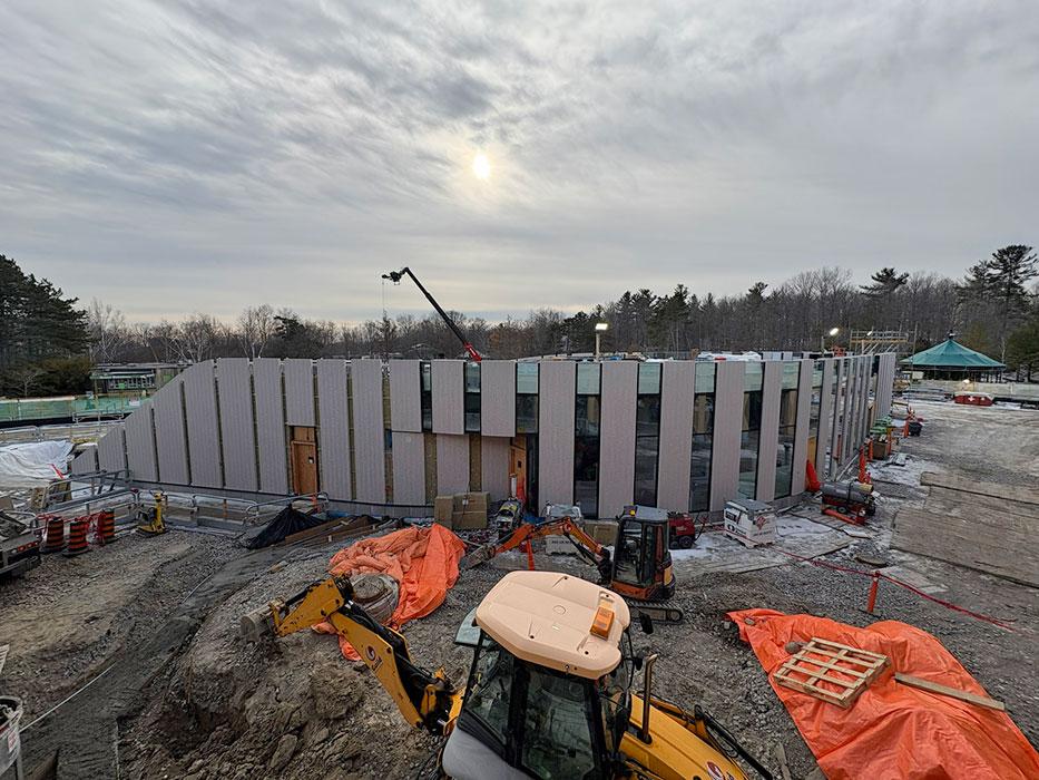 The project comprises two new buildings at the Zoo’s entrance: a one-story guest services facility and a two-story academic building developed in collaboration with the University of Toronto Scarborough. 