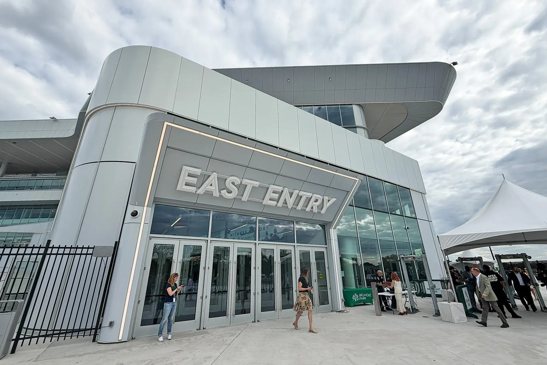 Thornton Tomasetti provided structural engineering and façade consulting services to Populous for the modernization.