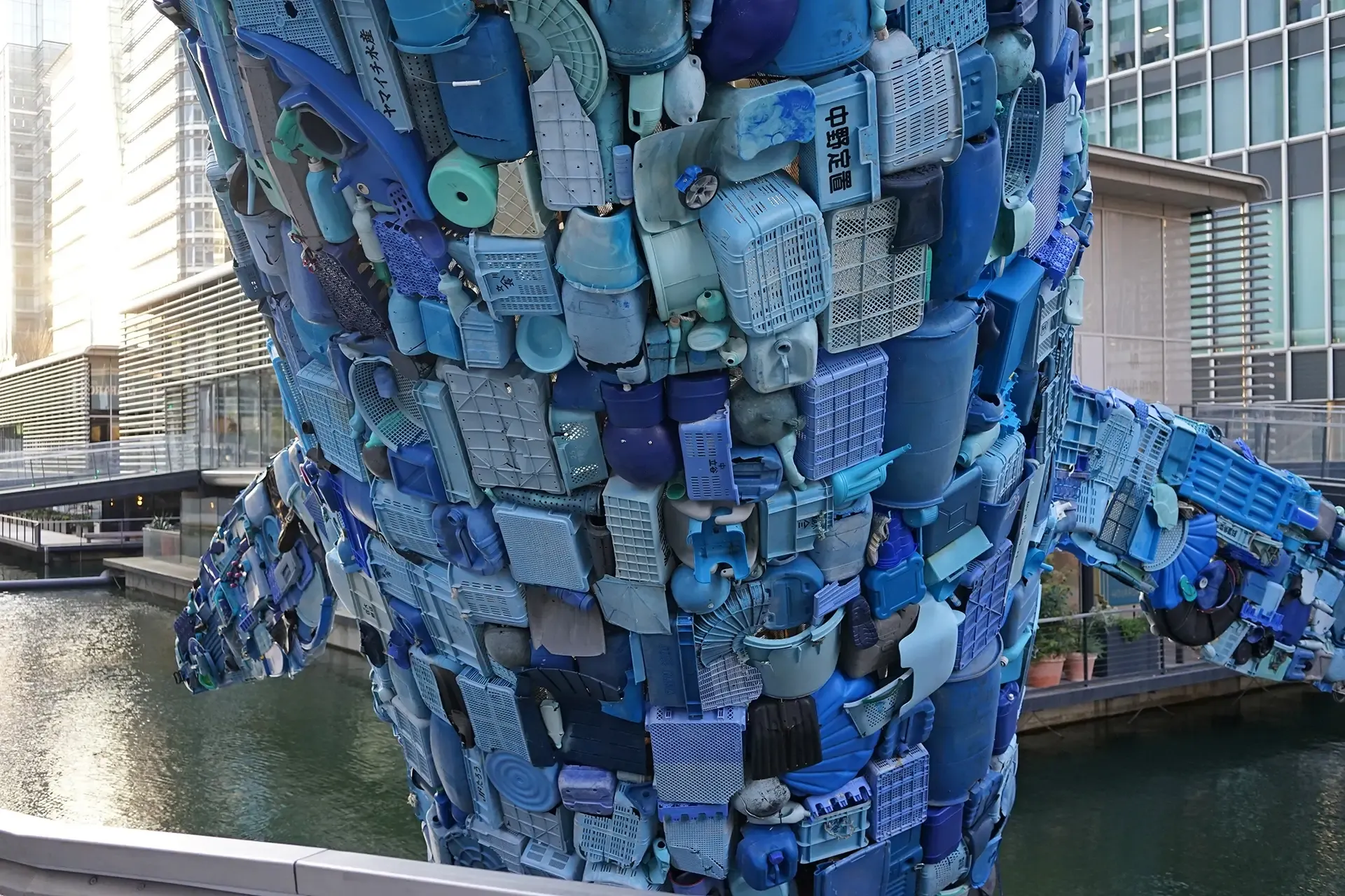 Thornton Tomasetti collaborated with A-squared Studio Engineers and artist-architects STUDIOKCA on the installation, providing structural and geotechnical engineering services to Canary Wharf Group.
